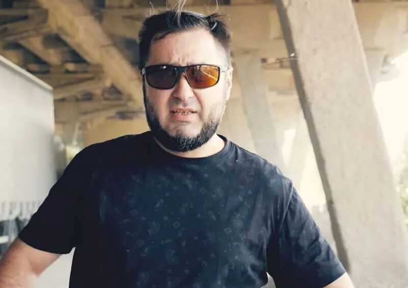 Рэпер Аким Апачев «украшает» стены Суджи нецензурными надписями