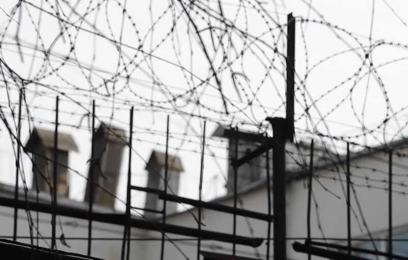 В Британии заключенный ошпарил маслом сотрудников тюрьмы