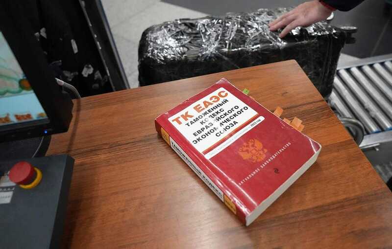 Китайских студентов поймали на вывозе российской экипировки через почту