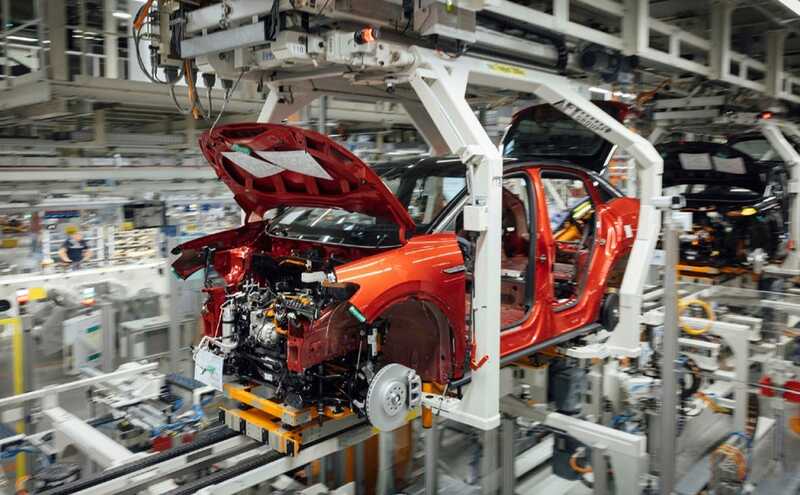 BMW и Mercedes теряют прибыль: как кризис в Китае влияет на автопроизводителей